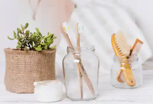 7 Ways to Have a Climate-friendly Spring Cleaning